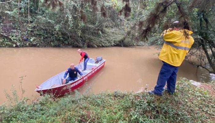 Menino de 5 anos que desapareceu após ser visto brincando com cão é encontrado morto em SC